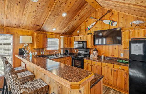 River Cabin - Fire Pit, Kayaks, Games, Dog Park - Foto 47