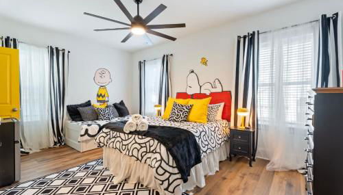 4BR Themed Stay Suite Near NC State Downtown Sleeps 10 - Foto 4