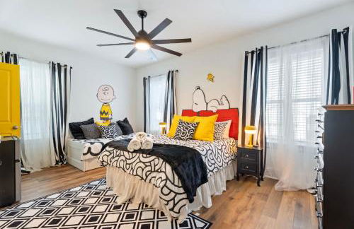 4BR Themed Stay Suite Near NC State Downtown Sleeps 10 - Foto 4