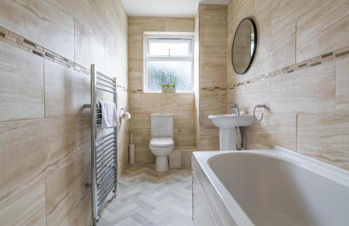 Howick House-Sleeps 5-Pet friendly-Parking-Garden - Foto 9