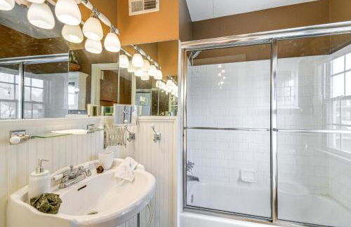 Monthly Stay Special! Cozy Cottage in Huntington - Foto 15