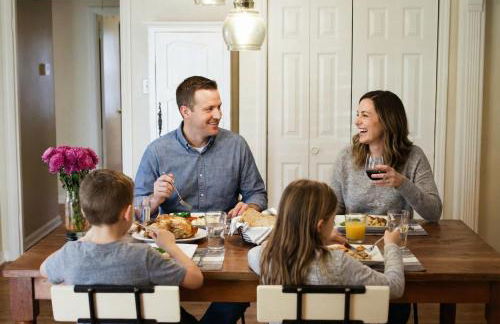 Modern Memphis Retreat - Sleeps 7 - Fireplace - Foto 20