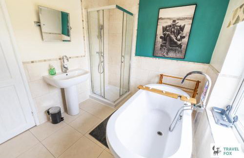 Smithy Bank Cottage - with free parking! - Photo 11