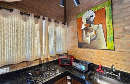 Chalezinho Mata Virgem - perto do centro e cachoeiras, cozinha completa e churrasqueira - Foto 8