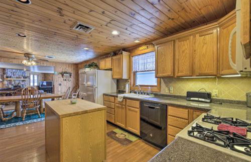 Lakefront Escape with Fishing Pier and Snowmobiling! - Foto 25