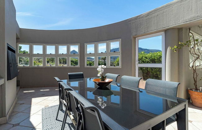 Beachfront Villa, Beach Club, Houtbay - Photo 46