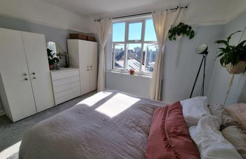 Lovely 2 bedroom flat in North West London - Photo 5