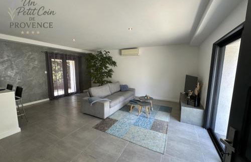 Un Petit Coin de Provence - Istres - Maison Contemporaine Avec Piscine Privée Chauffée, Entre Plages Et Provence, Borne 11 kW - Foto 19