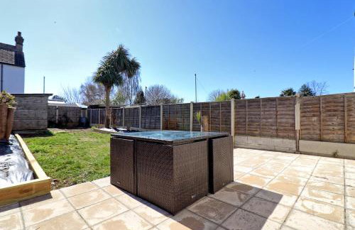 Large Southend Beach House Sleeps 8 Free Parking x 2 Perfect for Contractors 4 King Beds or 8 Single Beds by The Opulent Property Project UK - Foto 6