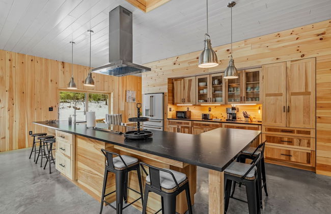 Ski Cabin w Hot Tub Gas Fireplace Near Cranmore - Photo 12