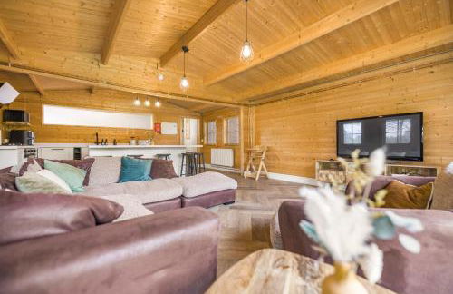 Countryside Cabin on 5 Acres Countryside with Outdoor Firepit, Cinema and converted Stables - Foto 6