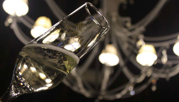 Uma taça de espumante na vinícola Garibaldi