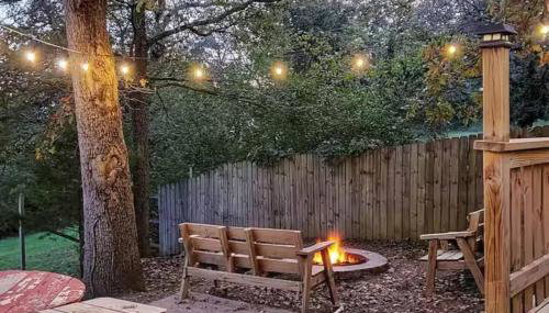 Couples Escape: Cozy Lakeside Cabin by the Marina - Holiday Home - Photo 5