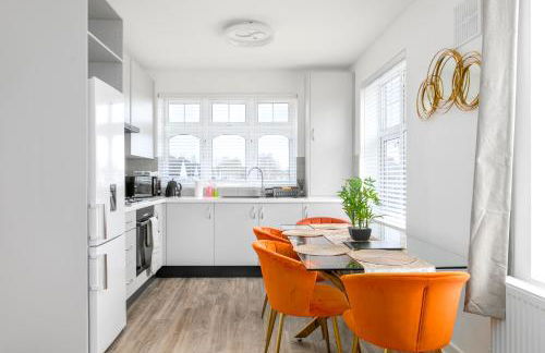 Modern Flat with Parking, 5 Mins to Tube - Photo 17