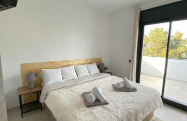 Villa Avril piscina privada y amplias terrazas - Photo 11