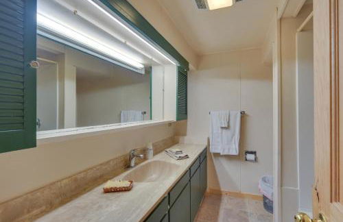 Spacious Winter Retreat with River Access and Kayaks! - Foto 30