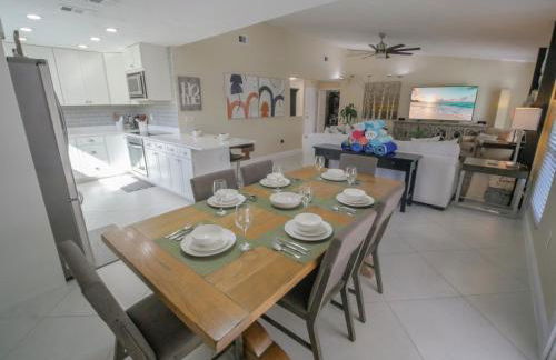 Beautiful Home - Oasis Backyard with Heat Pool - Foto 30