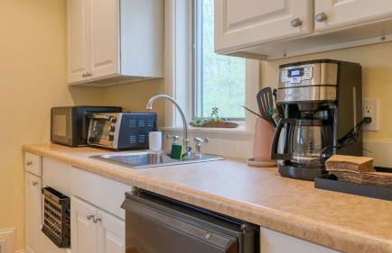 PoolHot Tub Firepit Near Hikes Shops Dining Cragswood Lodge by AvantStay - Foto 43