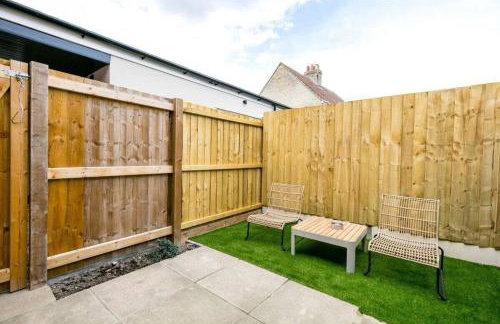 Spacious Modern Garden Family Home - Photo 22