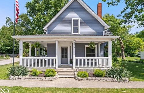 Downtown Whitestown with King Suite and Pool - Foto 1