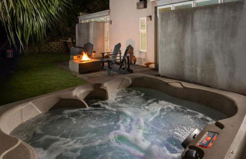 Beach Resort Home with Ocean Views Jacuzzi & Sauna! - Foto 26