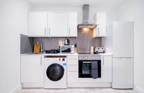 Luxurious 1 Bed Serviced Apartment with Wi-Fi - Photo 8