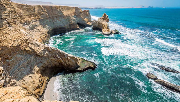 Paragliding over the Paracas National Reserve - Photo 3