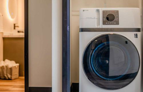 Modern City View 1BR Apartment with Office - free parking - Foto 7