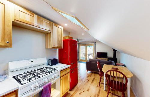 1 Mi to Crystal Lake! Couples Retreat with Deck - Photo 13