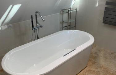Luxury 3 Bed Home with Heated Swimming Pool Air Con and Boules Pitch - Foto 47