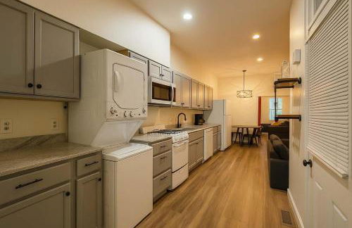 Soulard King Loft near Anheuser-Busch Brewery - Photo 11