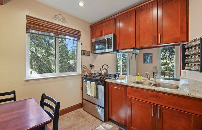 Tahoe City Getaway Minutes From Lake and Activities - Photo 7