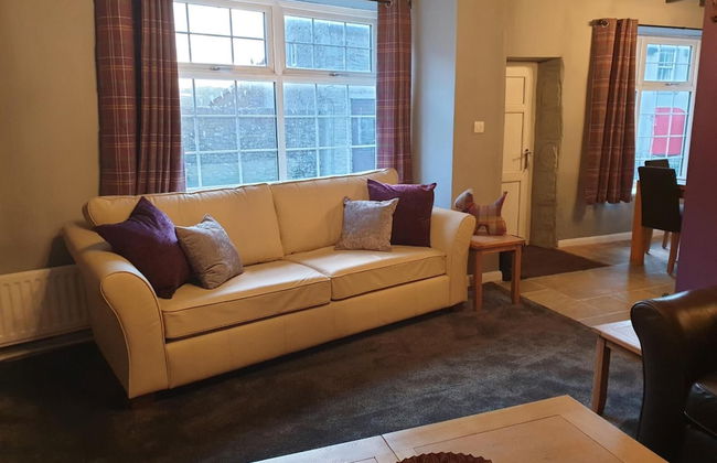 Lovely 4 bed House Sleeping 8 Near Ashbourne - Photo 9