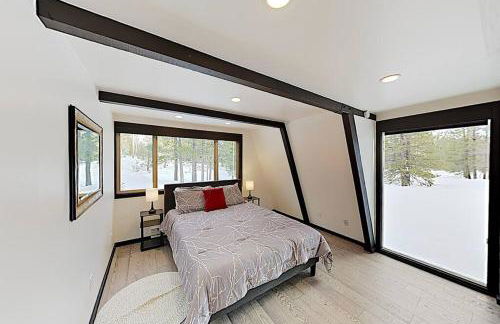 Modern Gambrel Cabin Near Ski Resorts - Photo 5