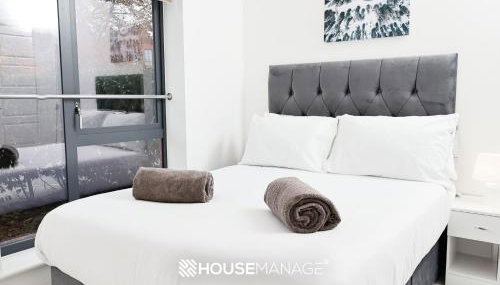 Modern Beautiful 5 bed -Sleeps 13 - Free Parking - Foto 4, towels