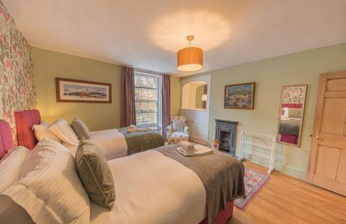 Tastefully decorated, family friendly property, central Kirkby Lonsdale, parking and EV charger - Photo 2