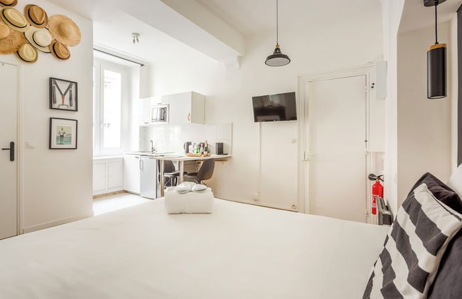 Reva Suites - Photo 9