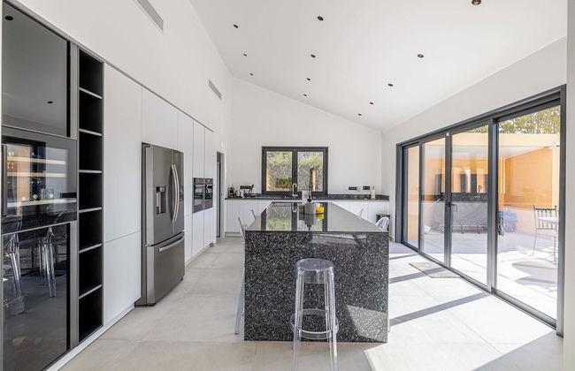 Modern Villa With Heated Pool and Garden - Foto 11