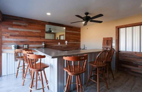 Riverfront Home (Apartment and Bar) - Foto 24