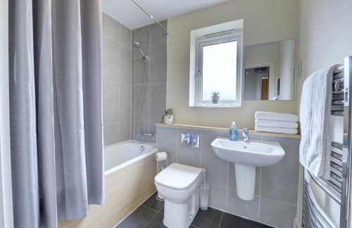 Modern Comfort, 2BR, Ensuite, Parking - Foto 37