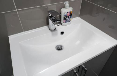 SuperValue Suite 6 - Fast WiFi, Hotel Linen, Keyless Entry, City only 10 Mins - BY PROPERTY PROMISE - Foto 13