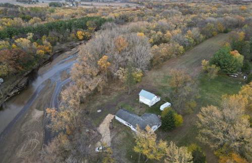 Riverside Retreat - Renovated Home on 15 Acres! - Foto 6