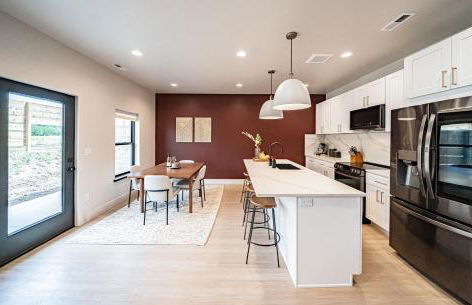 Stylish Townhome Walkable Garage - Foto 10