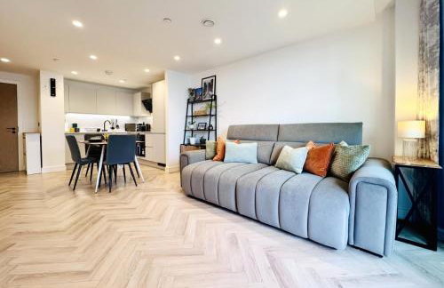 HEYHOO NQ Modern 1-Bed Apartment with Balcony Manchester City Centre - Holiday Home by HeyHoo - Photo 2
