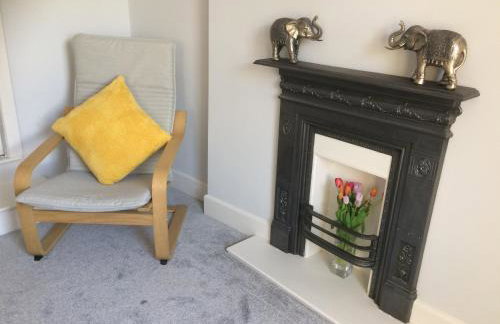 40 Newgate Barnard Castle -Central Location - Court Yard - Dog Friendly - Sleeps 7 - Wood Burner - Complimentary Logs & Wine - Smart TV - Foto 15