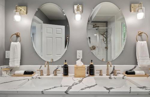 Hood Canal Escape- upscale meets the rocky shores! - Foto 13