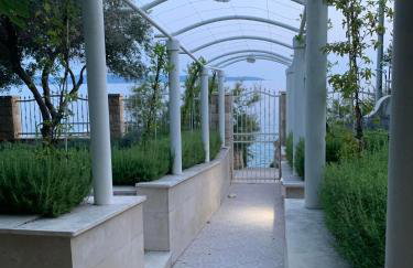 Luxury Seaside Villa with a classic Mediterranean Olive Garden, a fully equipped Professional Kitchen, Pool, Sauna, Padle Boards and Canoe - Miolin Beach House - Photo 77