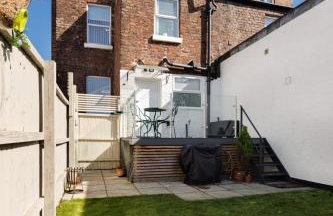Flatzy - Sleeps 16 Near Football Ground & Ping Pong Table - Foto 32
