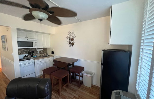 2 Bedroom Waterfront Pool Side - Photo 16