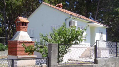 Holiday Home Haus in Ugljan mit Terrasse- Garten und Barbecue by Interhome - Foto 2